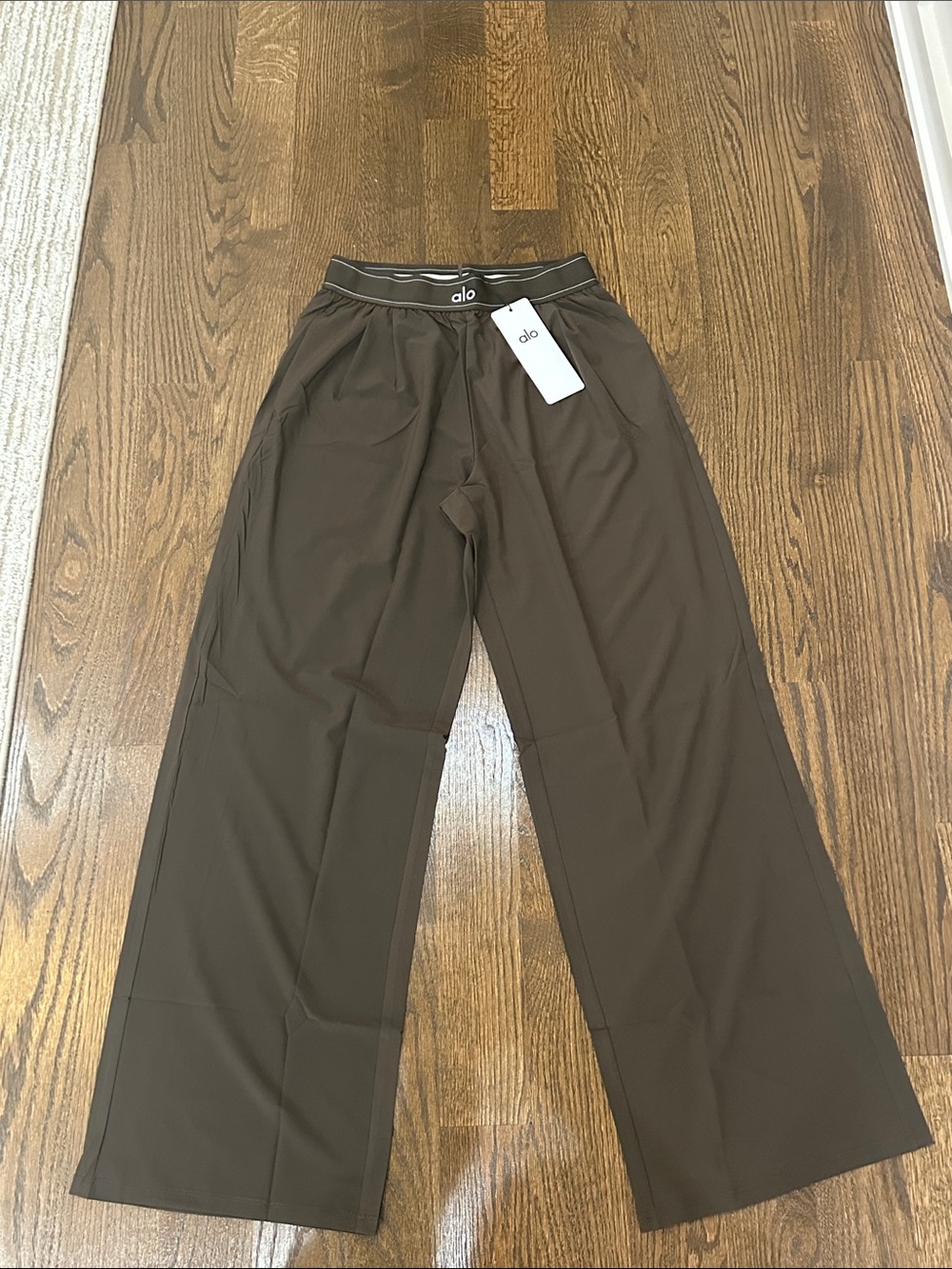 ALO Yoga Women’s Wide-Leg trousers in Dark Brown